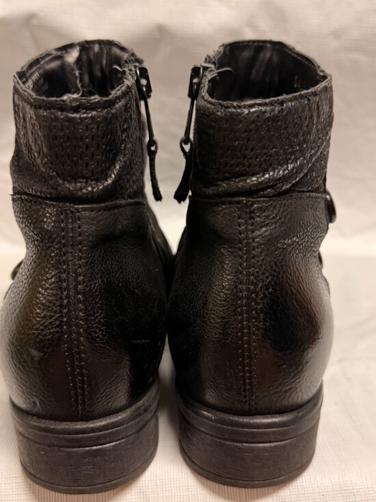 Miz Mooz Sallie Black Leather Ruched Ankle Boots - Button Detail Size 6.5 - Picture 6 of 12